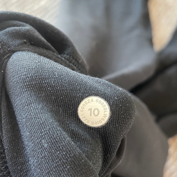 Lululemon black align leggings size 10 - Picture 4 of 5